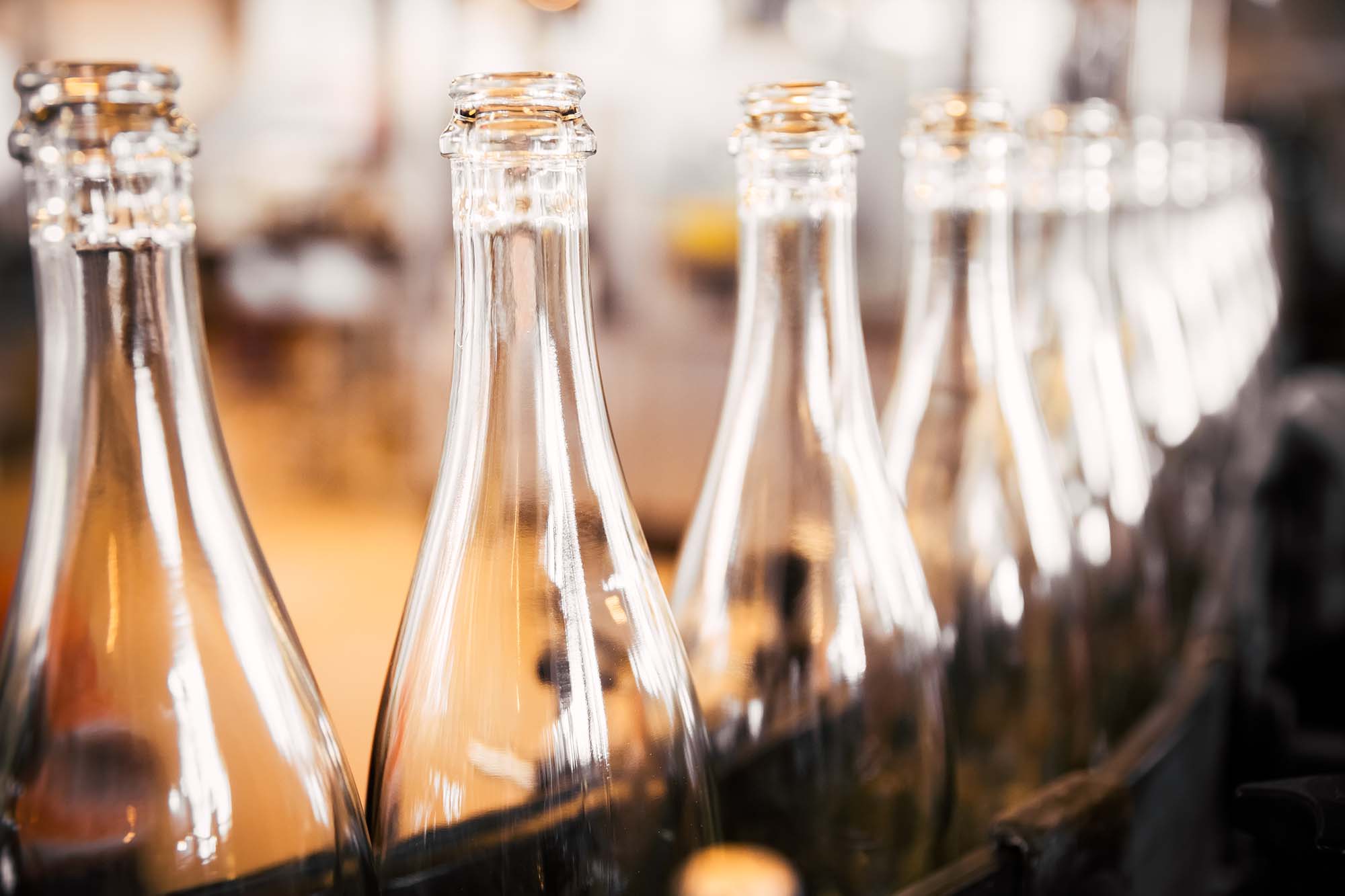 Парламентарии рассмотрят возможность маркировки стеклянной тары для защиты от подделок алкогольной продукции