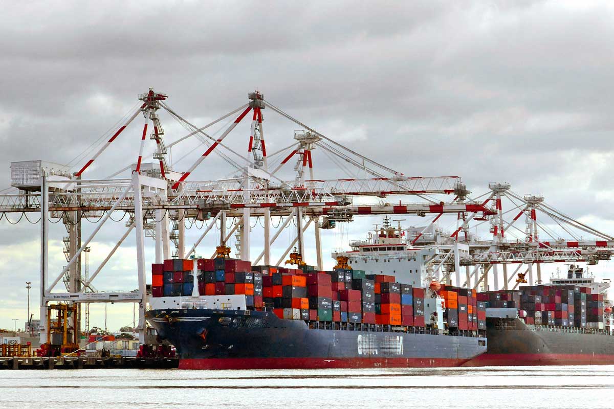 Правительство отменило гарантийные таможенные взносы для импорта пришедшего в дальневосточные порты